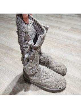 UGG Knit Boots Womens Size 5 Gray Suede Button Mid Calf Sock Winter Casual
